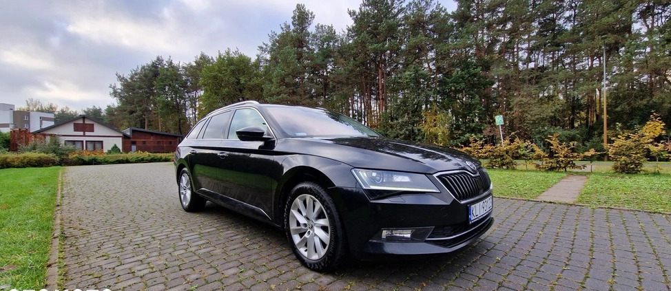 Skoda Superb cena 89800 przebieg: 144000, rok produkcji 2017 z Warszawa małe 742